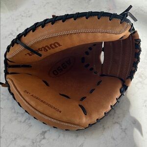 Wilson A950 A09RB20DCM 34"
Brown Catcher's Mitt Glove
Baseball LH